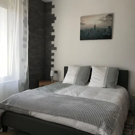 Le Numero 100 招待所 3*